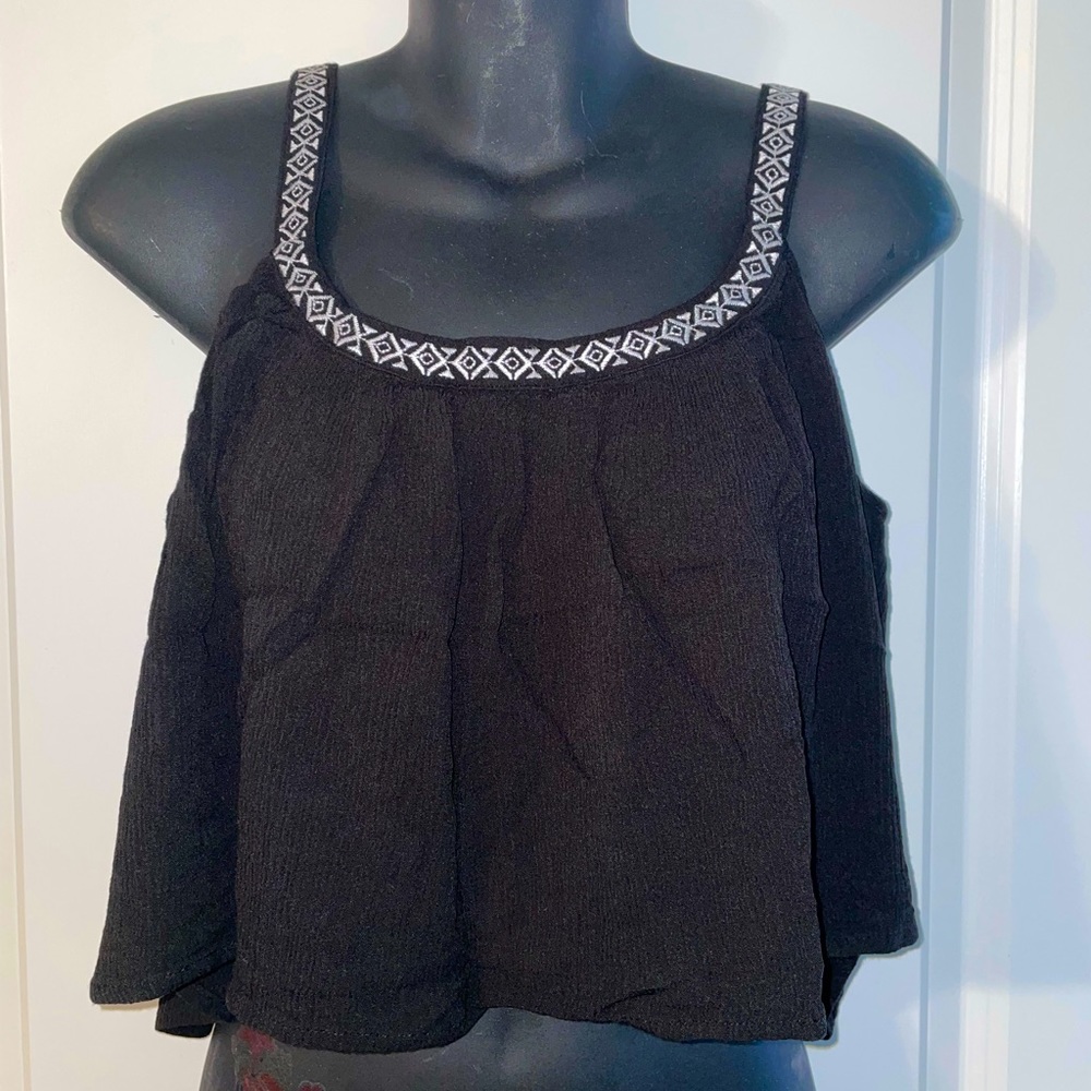 Cute cropped black strappy top with white accents
